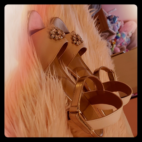 Shoes - Picture 1 of 2